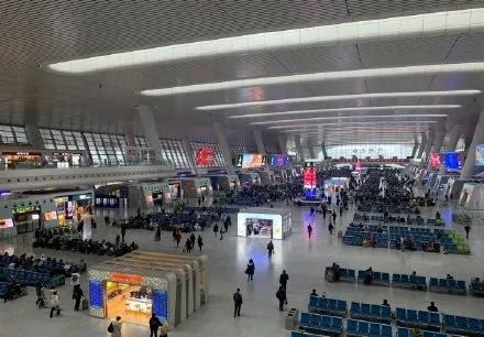 春运高铁客流波动航空客运挑战解析